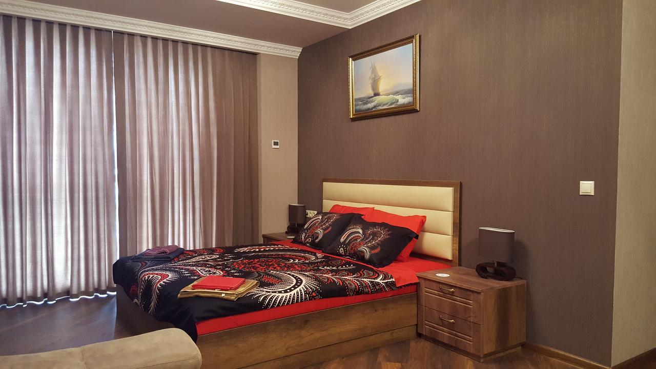 Mimino Apartment Deluxe First Line บาทูมิ ภายนอก รูปภาพ
