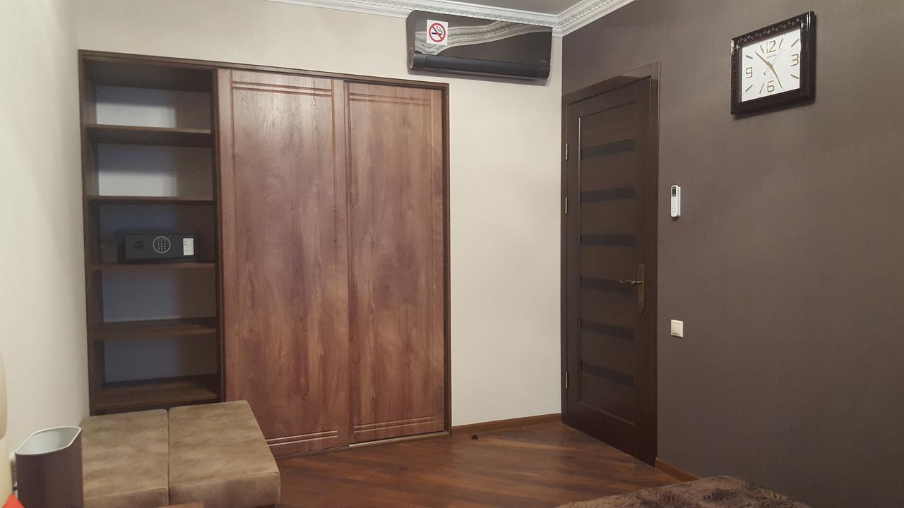 Mimino Apartment Deluxe First Line บาทูมิ ภายนอก รูปภาพ