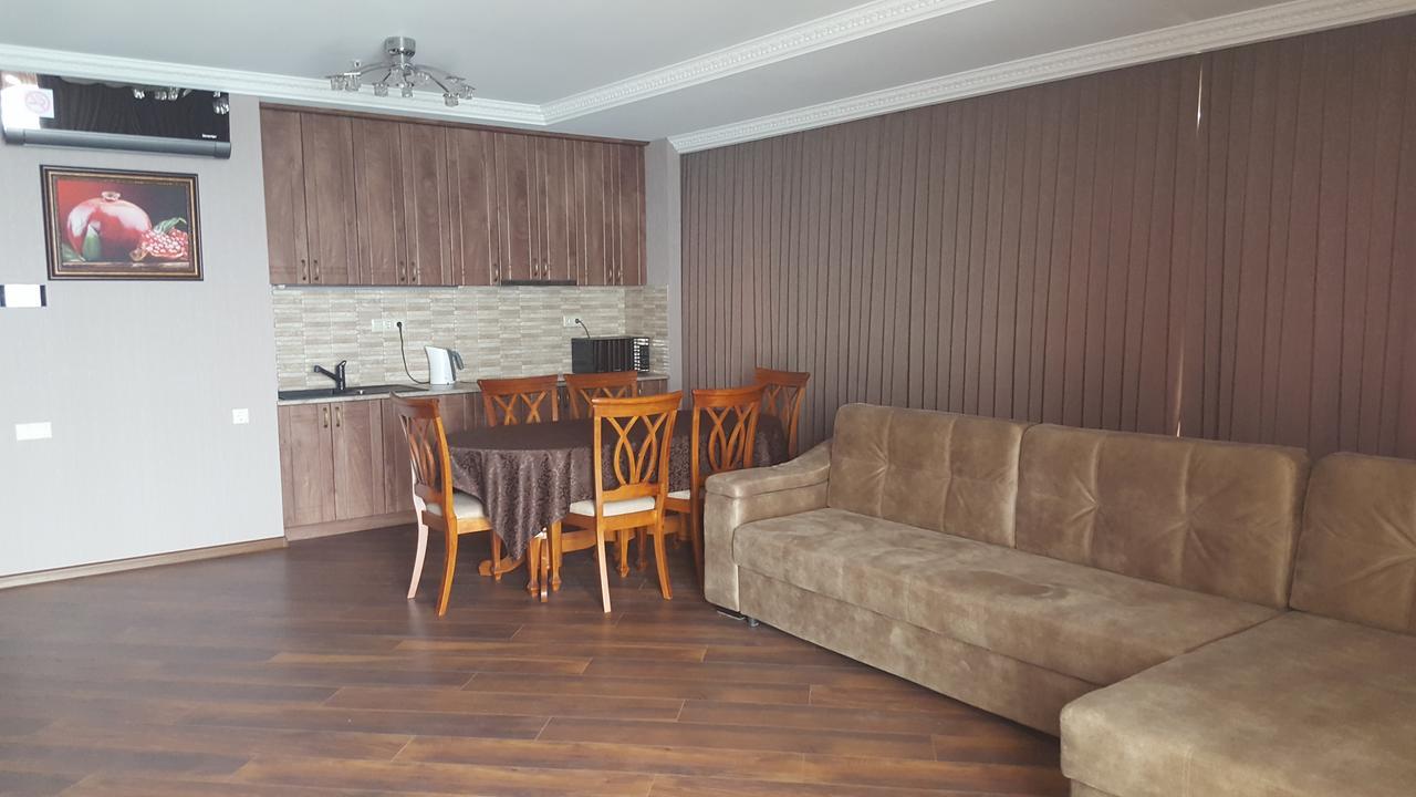Mimino Apartment Deluxe First Line บาทูมิ ภายนอก รูปภาพ